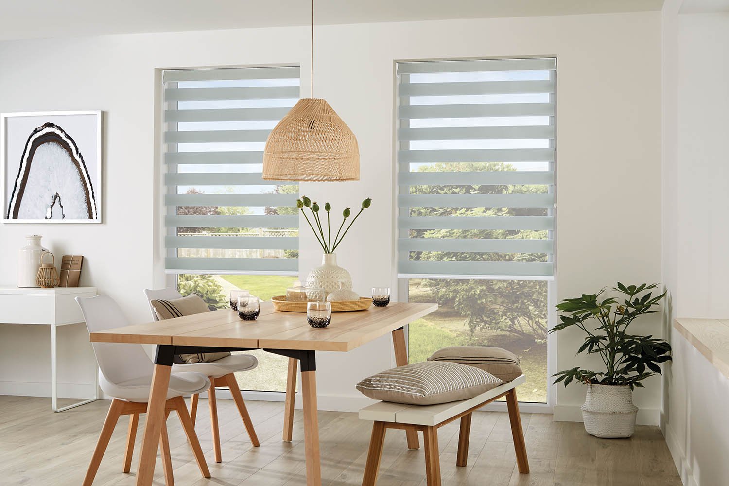 LL_2023_Vision_Capri_Pewter_Dine_Main_Mail